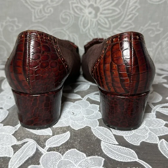 Joan & David Brown Loafer Heel Suede Embossed Buckle Fringe Vintage Italy 10 - Picture 9 of 16